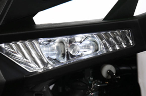 Dual halogen front headlights